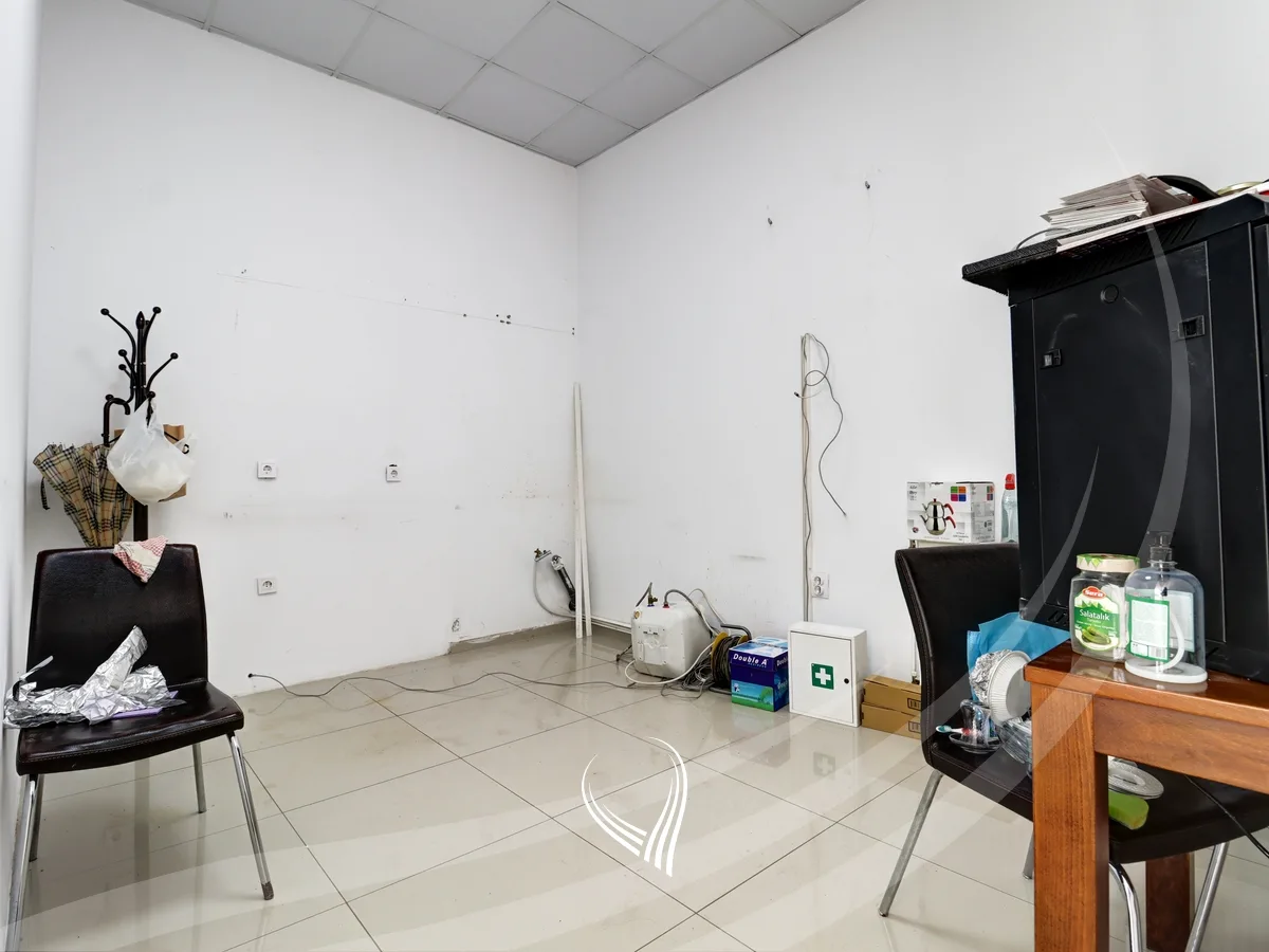 Lokal 69.46m2 në shitje në lagjen Kalabria – Emshir