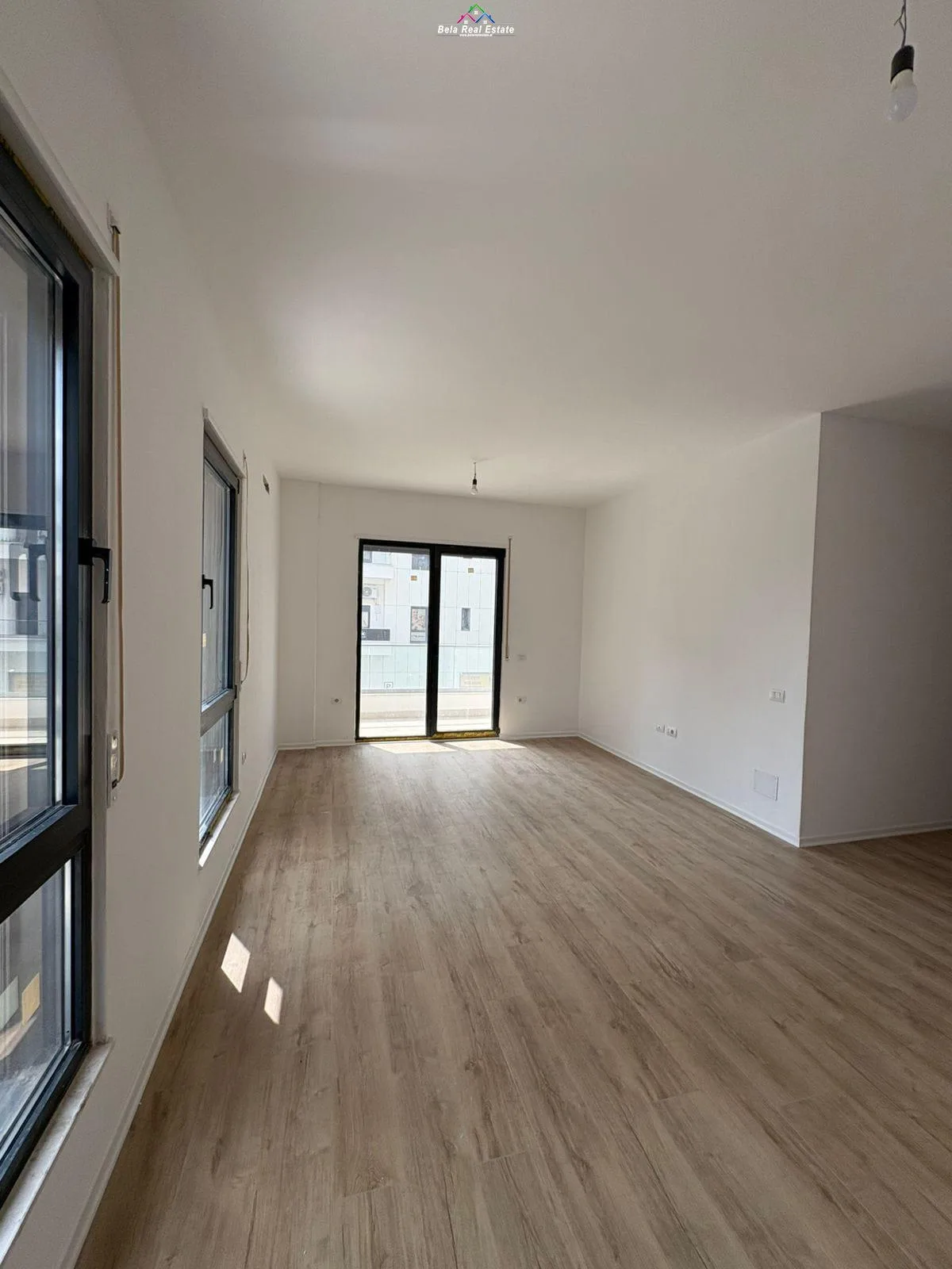 Zyre me qera 2+1 ne Porcelan (ID BZ2689) Tirane