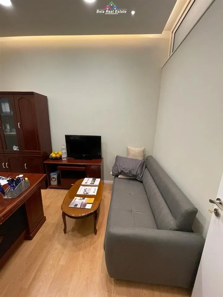 Zyre/Dyqan Ne Shitje Prane Komunes Se Parisit (ID BD1143)
