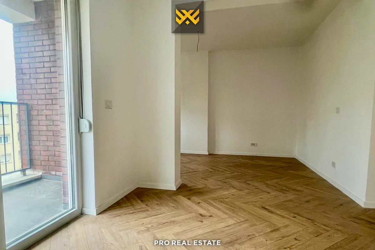 Banesë / Zyrë 270m² + 30m² me #QIRA në Emshir
