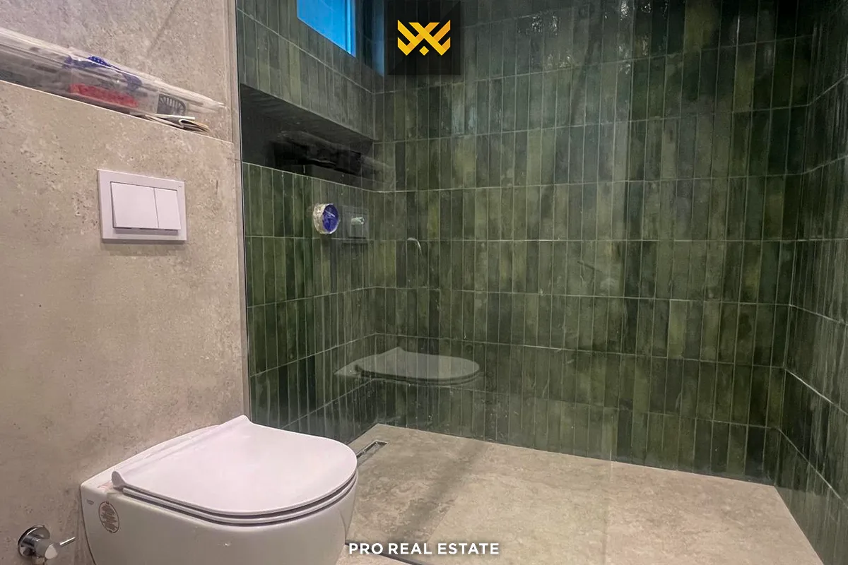 Banesë / Zyrë 270m² + 30m² me #QIRA në Emshir