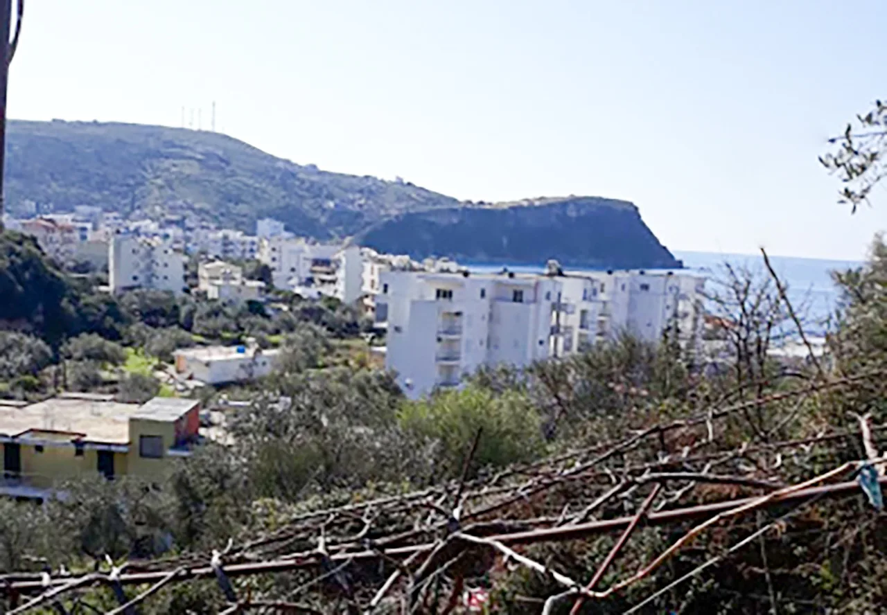 Shitet tokë bujqësore në himarë