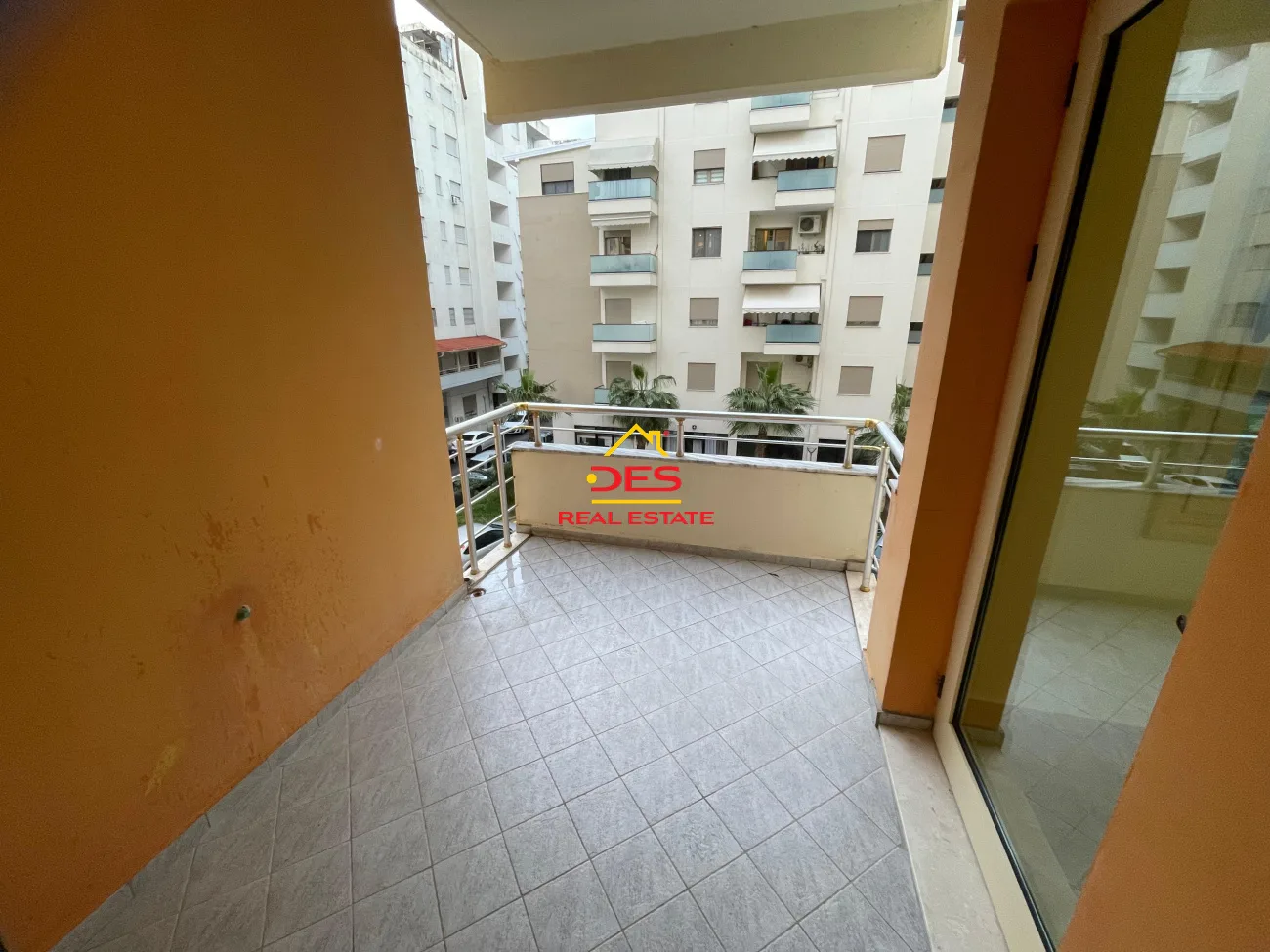 Shitet apartament 2+1 në lungomare pranë hanover.