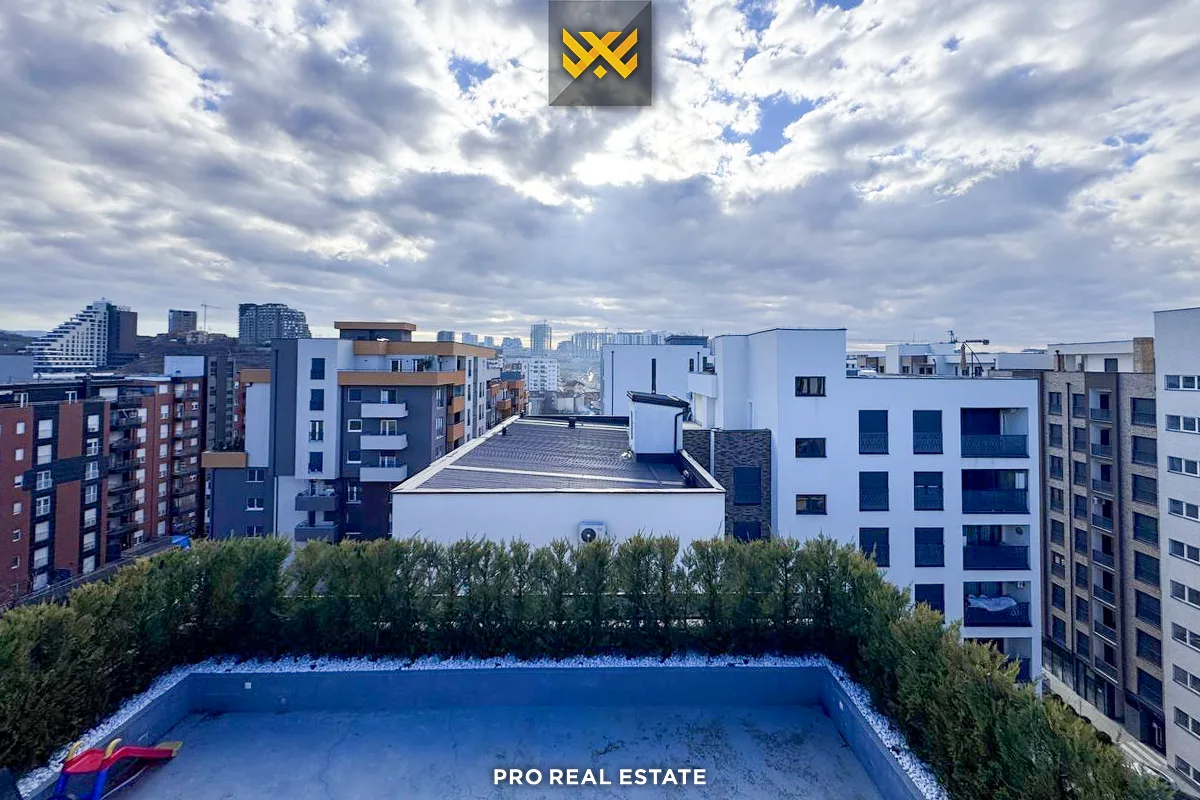 Banesë Penthouse 160m² + 80m² për #SHITJE në Lagjen e Spitalit
