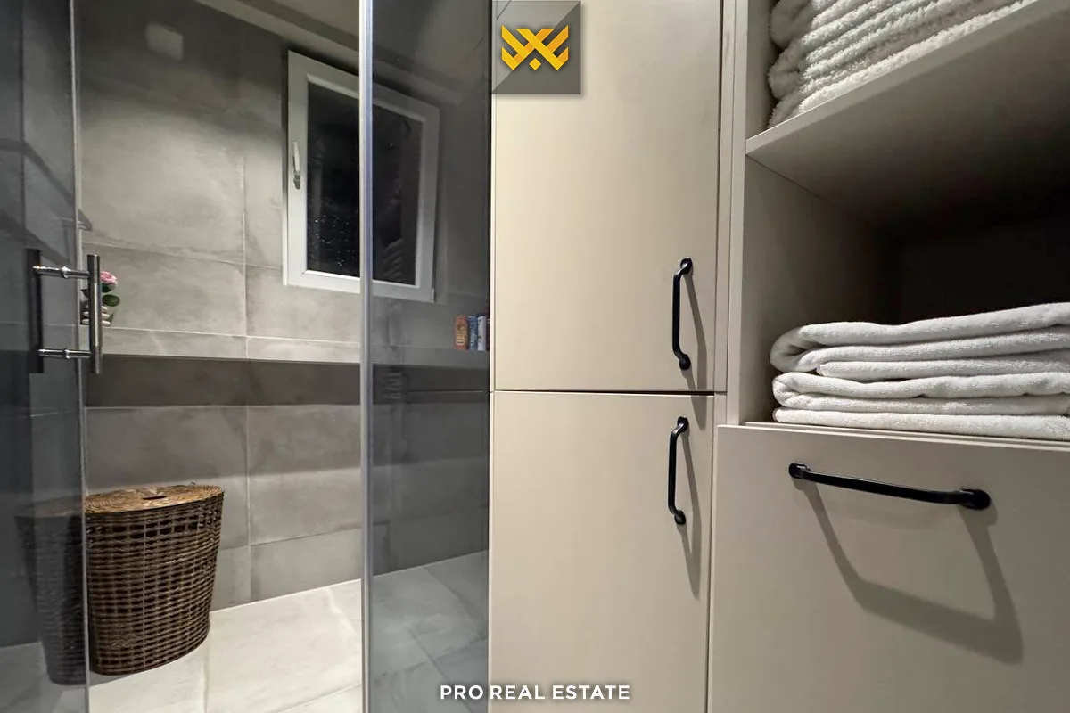 Banesë Penthouse 160m² + 80m² për #SHITJE në Lagjen e Spitalit