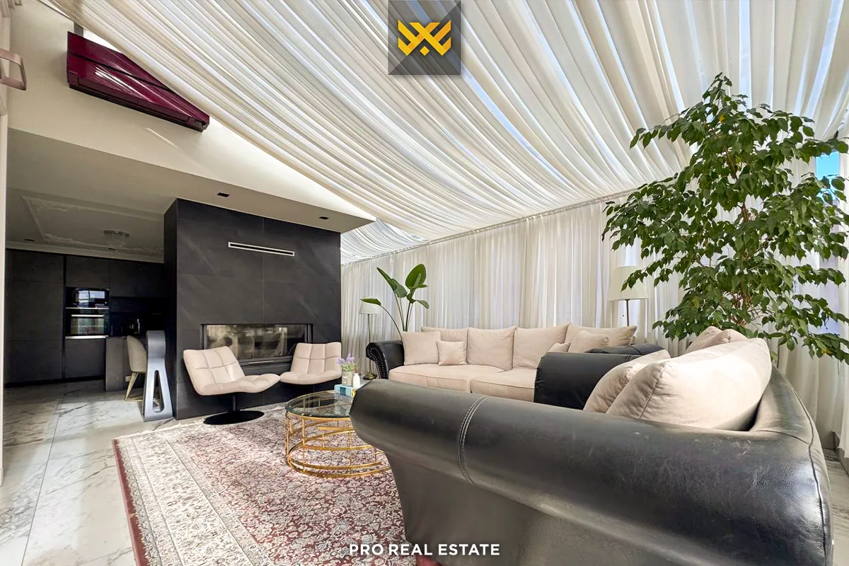 Banesë Penthouse 160m² + 80m² për #SHITJE në Lagjen e Spitalit