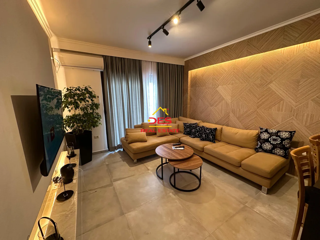 Jepet me qira apartament 2+1 te `porcelanosa ` vlorë