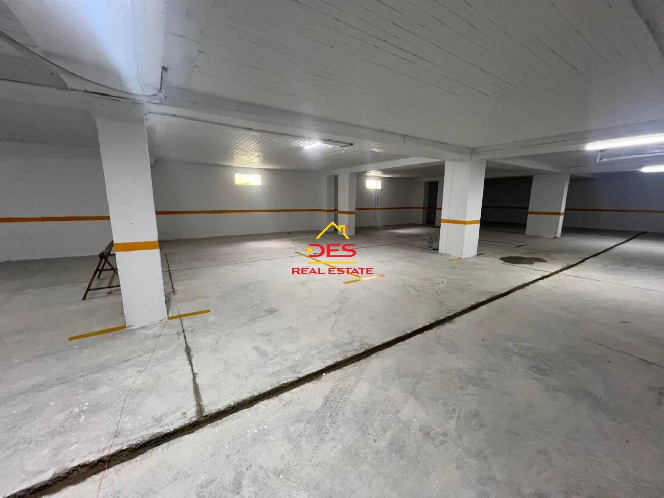 Shiten 5 poste parkimi te ish kombinati i peshkut ,vlorë