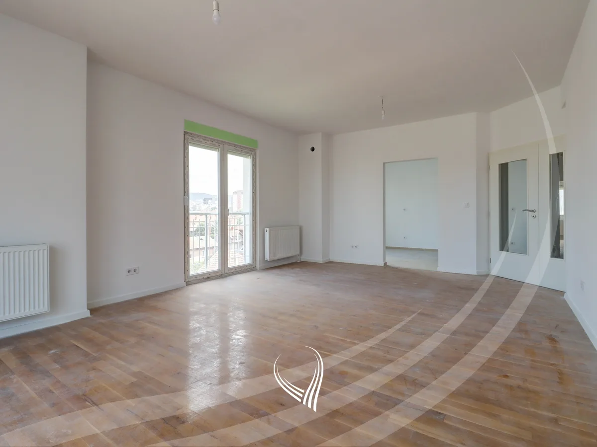 Banesë me 3 dhoma gjumi në shitje në lagjen Kalabria – Emshir