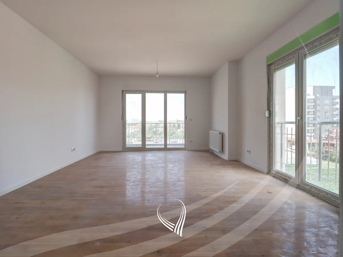 Banesë me 3 dhoma gjumi në shitje në lagjen Kalabria – Emshir