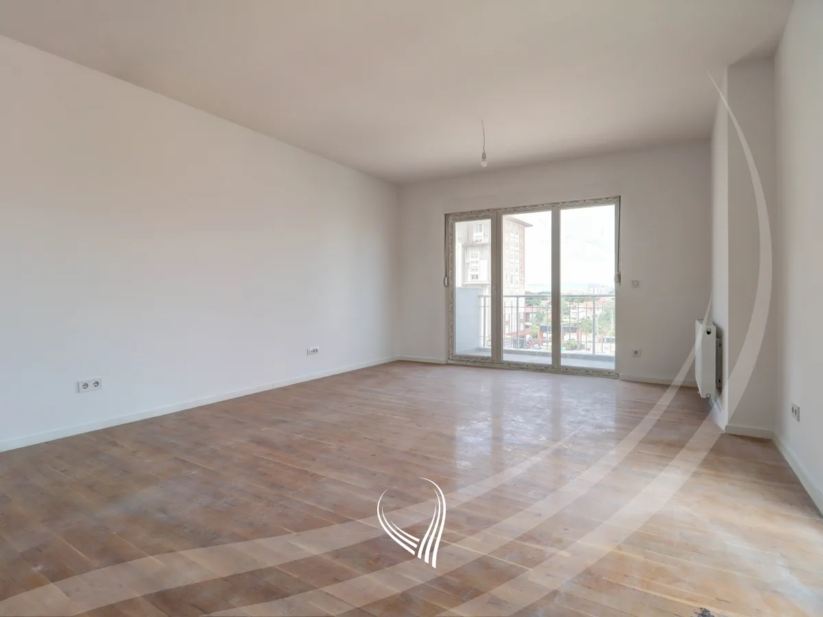 Banesë me 3 dhoma gjumi në shitje në lagjen Kalabria – Emshir