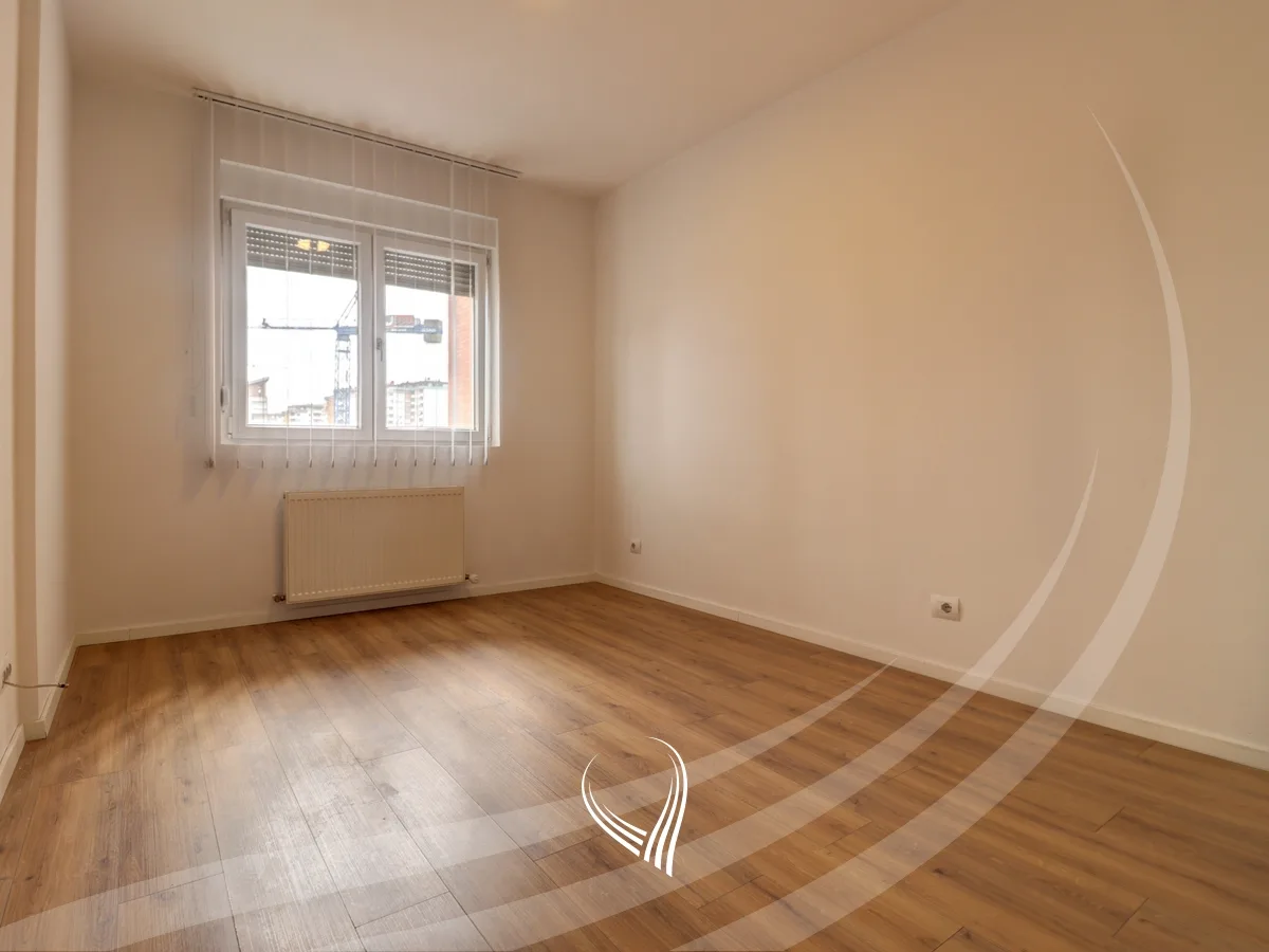 Zyre me 3 dhoma pune me qira në lagjen Arbëria – Dragodan