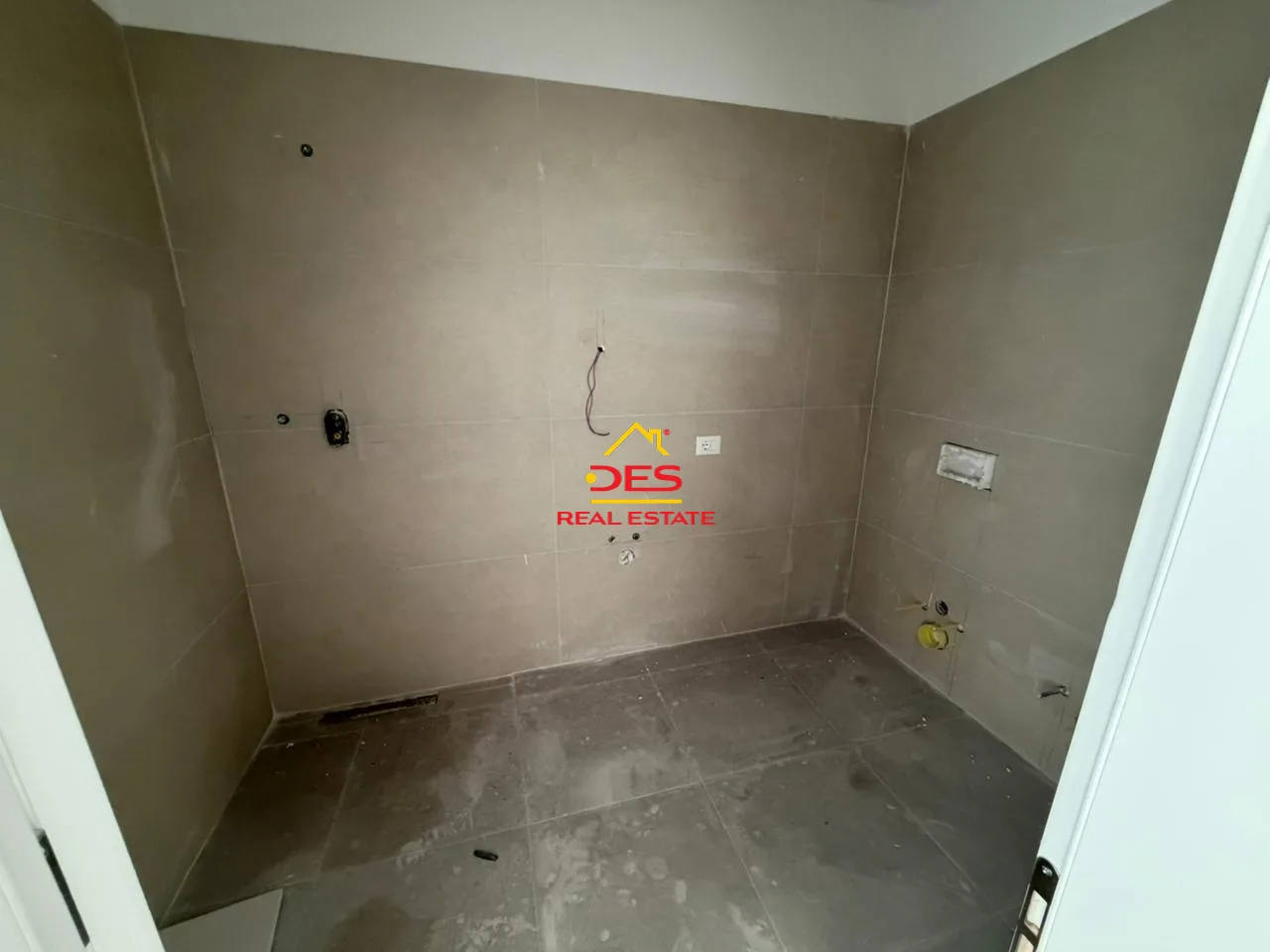 Shitet apartament 1+1+ verandë në ujë të ftohtë, vlorë