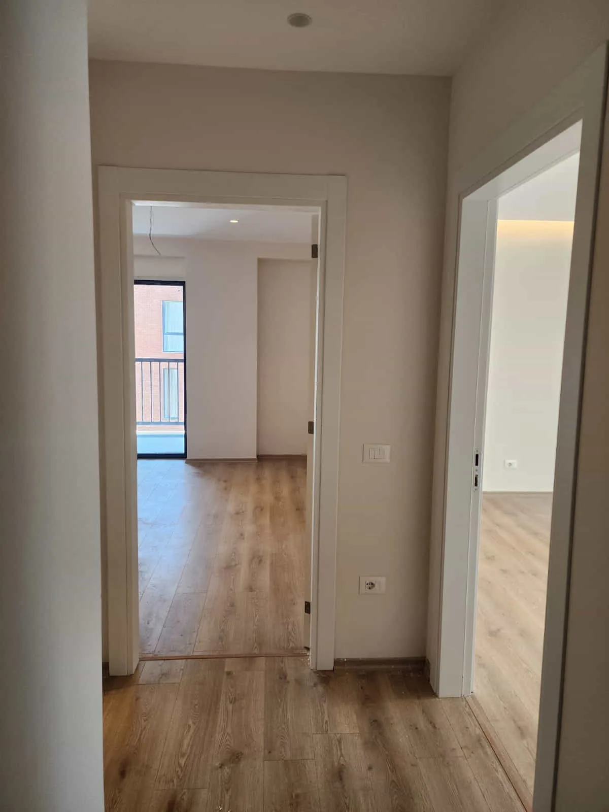 Zyre Me Qera 2+1+2 Tek Bulevardi i Ri (ID BZ2630) Tirane