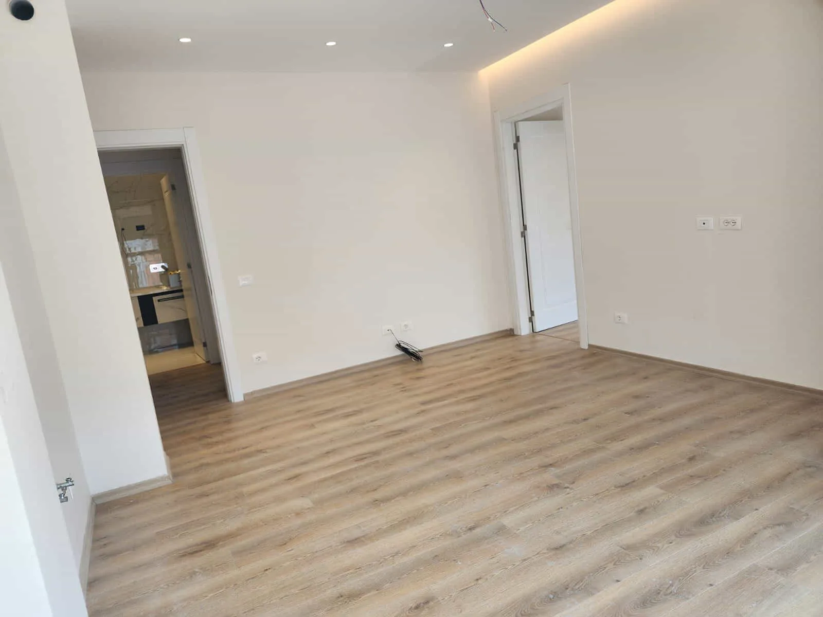 Zyre Me Qera 2+1+2 Tek Bulevardi i Ri (ID BZ2630) Tirane
