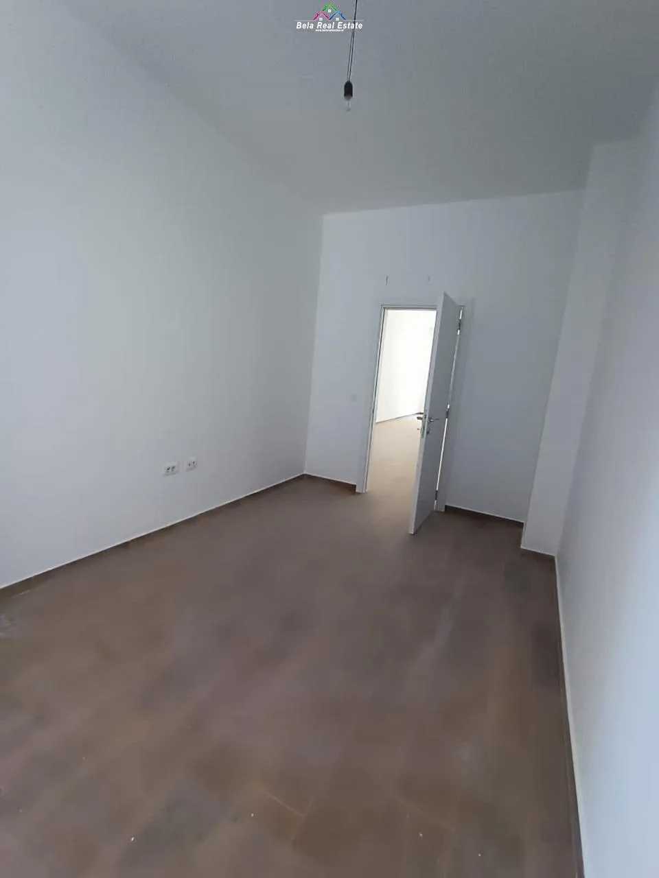 Zyre me Qera 3+1 tek Kompleksi Zirkon (ID BZ2213) Tirane