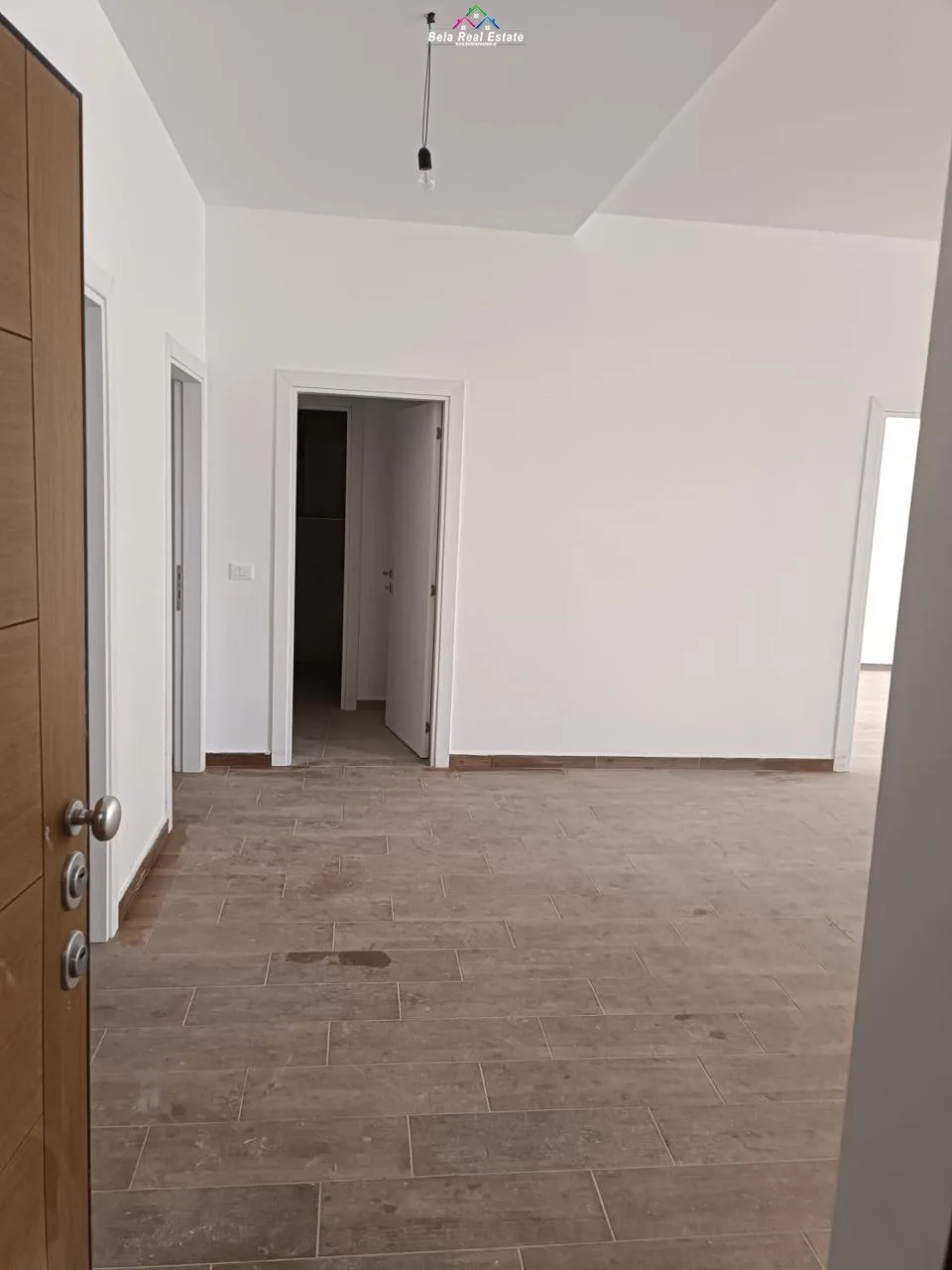 Zyre me Qera 3+1 tek Kompleksi Zirkon (ID BZ2213) Tirane