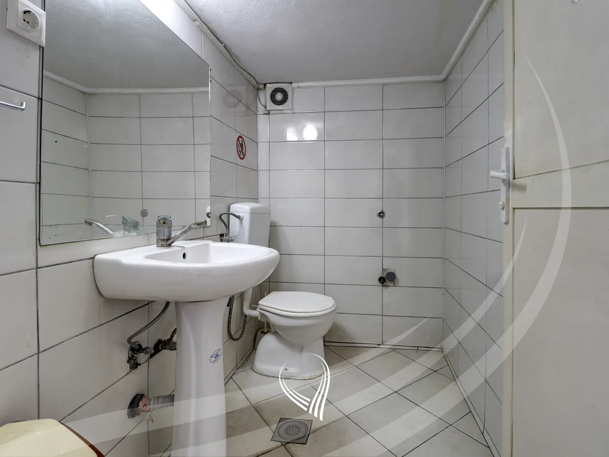 Lokal 70m2 me qira në lagjen Ulpiana