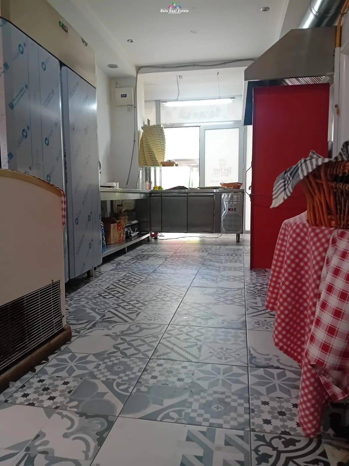 Shitet Biznesi Piceri Tek Ish Ekspozita (ID BSHB182) Tirane