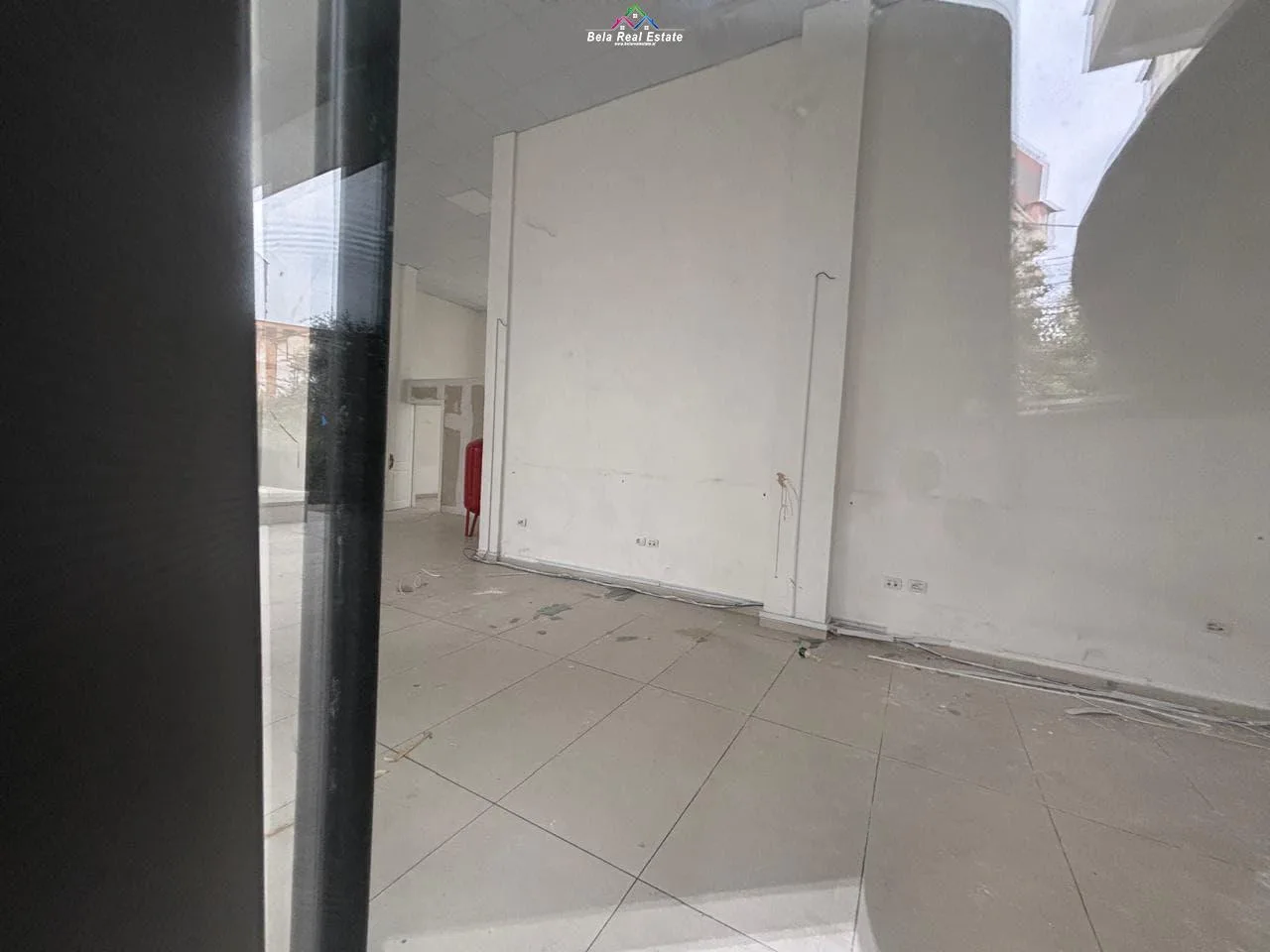 Dyqan Me Qera Tek Rruga e Barrikadave (ID BD21831) Tirane