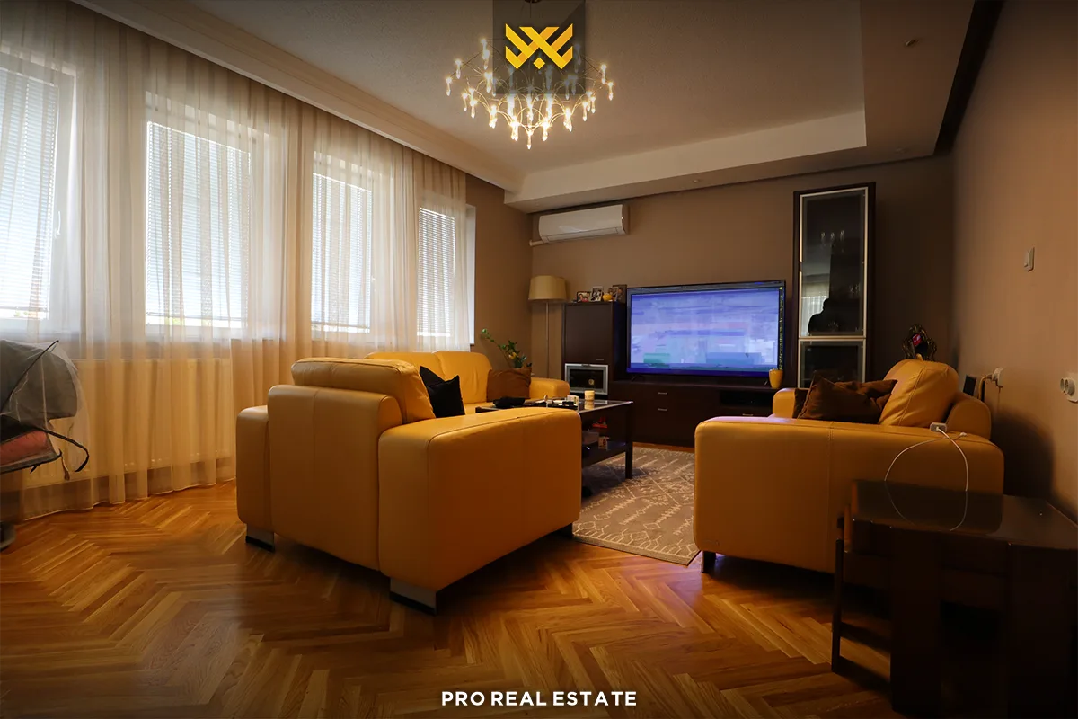 Dy shtëpi 224m² dhe 344m² për #SHITJE në Sofali.
