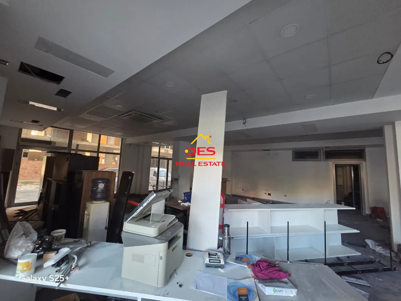 Shitet ambient biznesi pranë gjykatës së rrethit gjyqësor, vlorë.