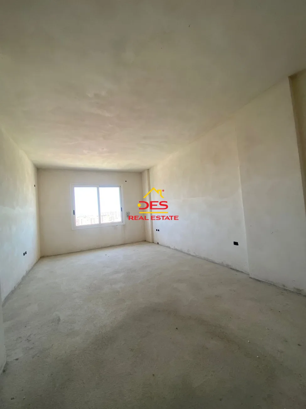 Shitet apartament 2+1 pranë sheshit te flamurit, vlorë