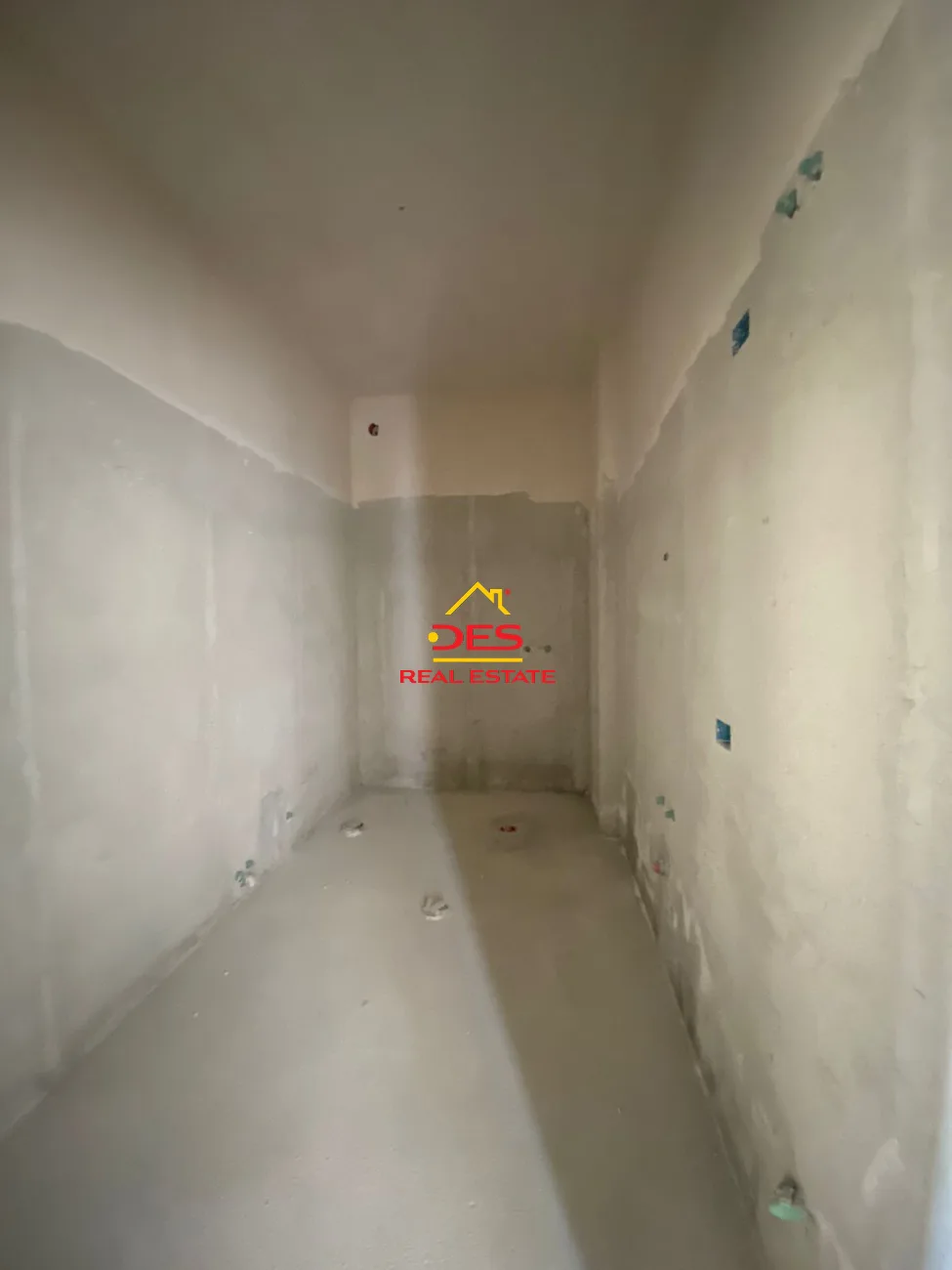 Shitet apartament 2+1 pranë sheshit te flamurit, vlorë