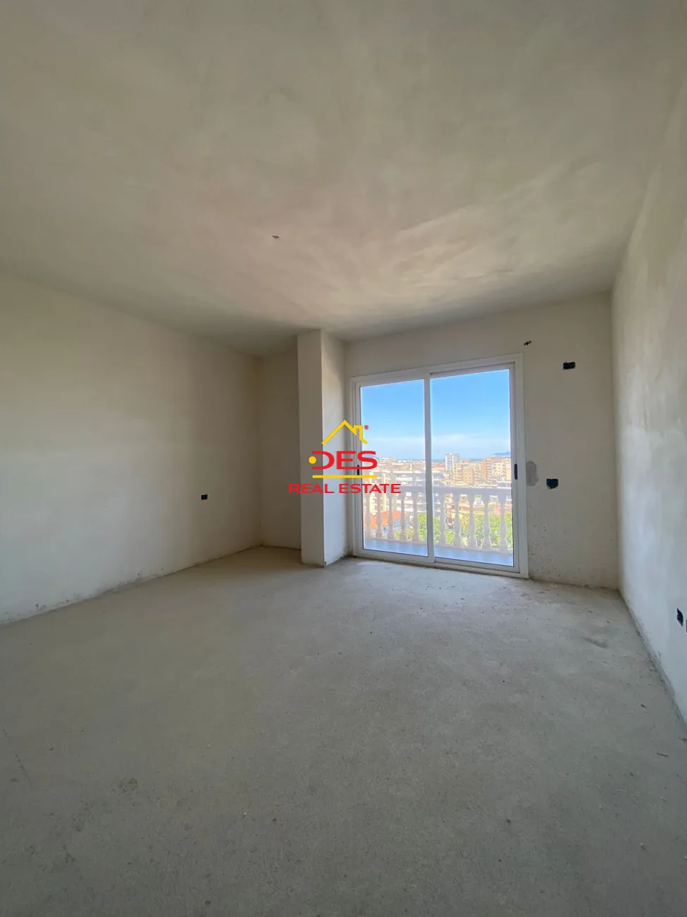 Shitet apartament 2+1 pranë sheshit te flamurit, vlorë