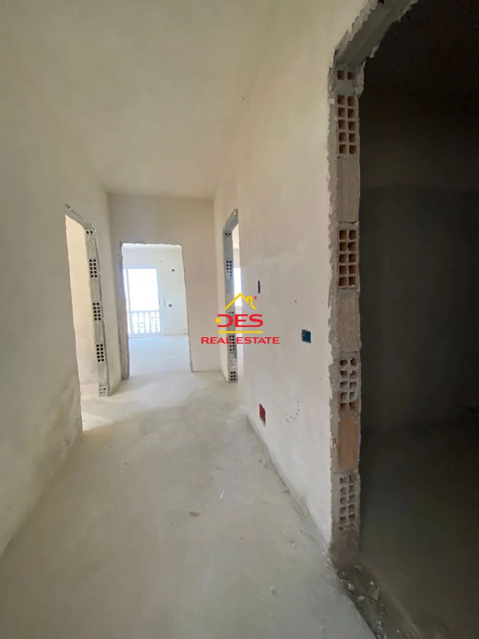 Shitet apartament 2+1 pranë sheshit te flamurit, vlorë
