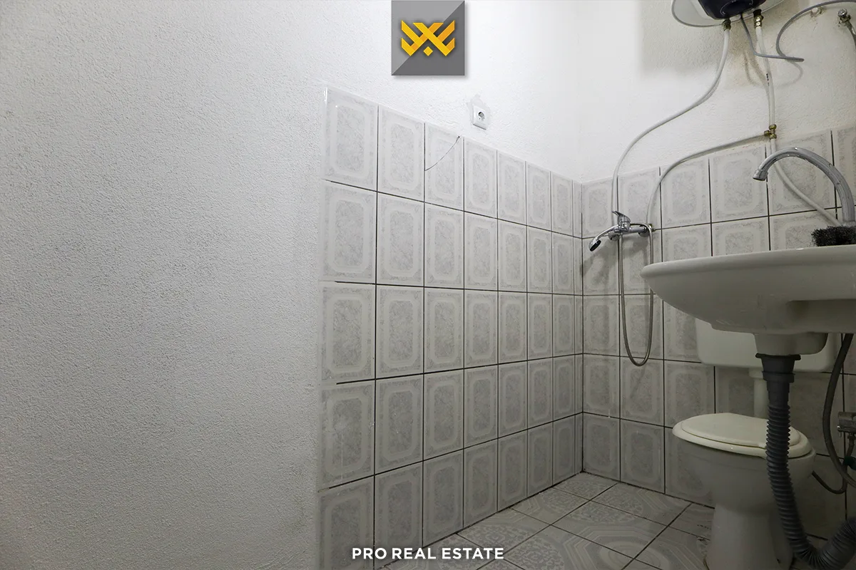 Lokal 34m² me #QIRA në Vellushë