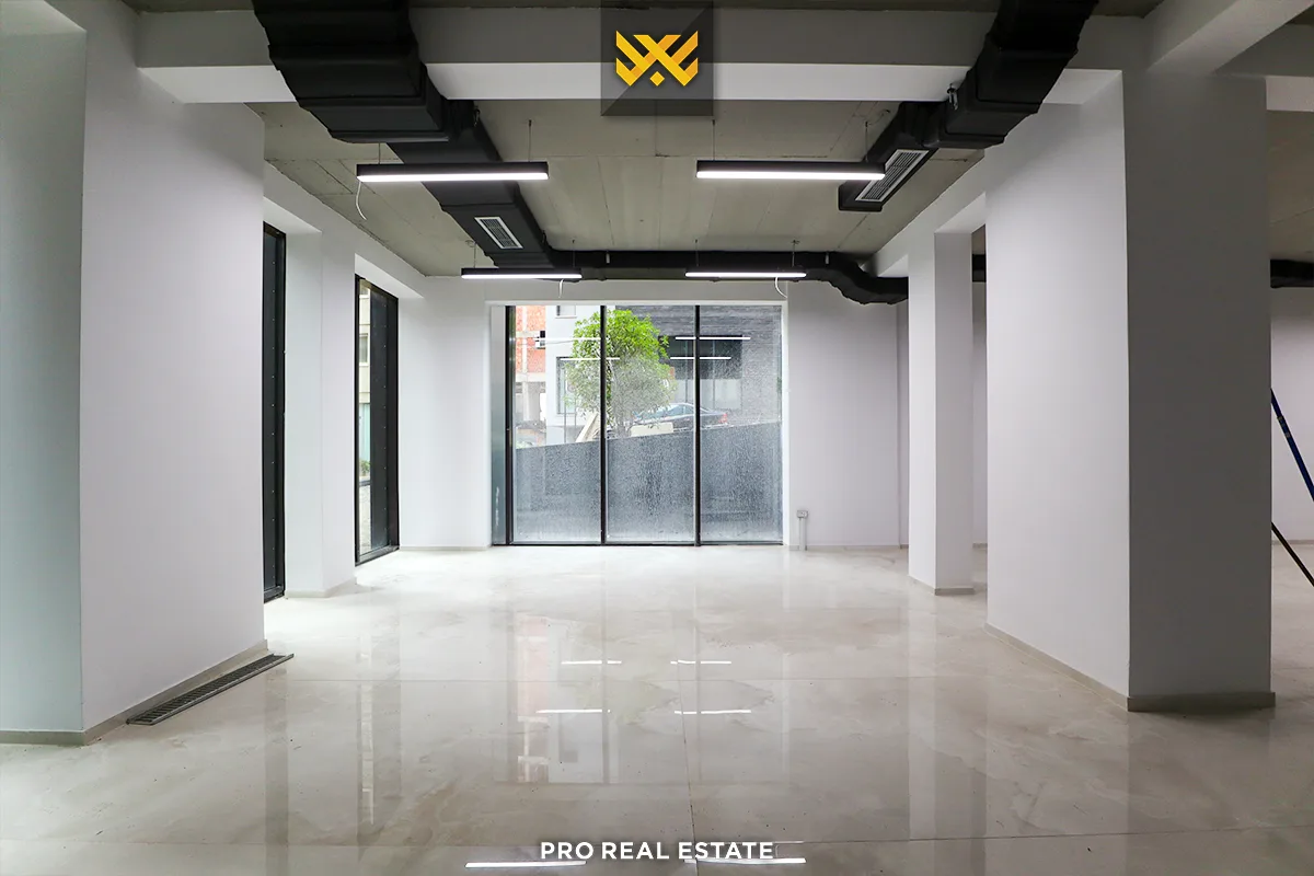 Lokal 202.7m² për #SHITJE te Mati 1