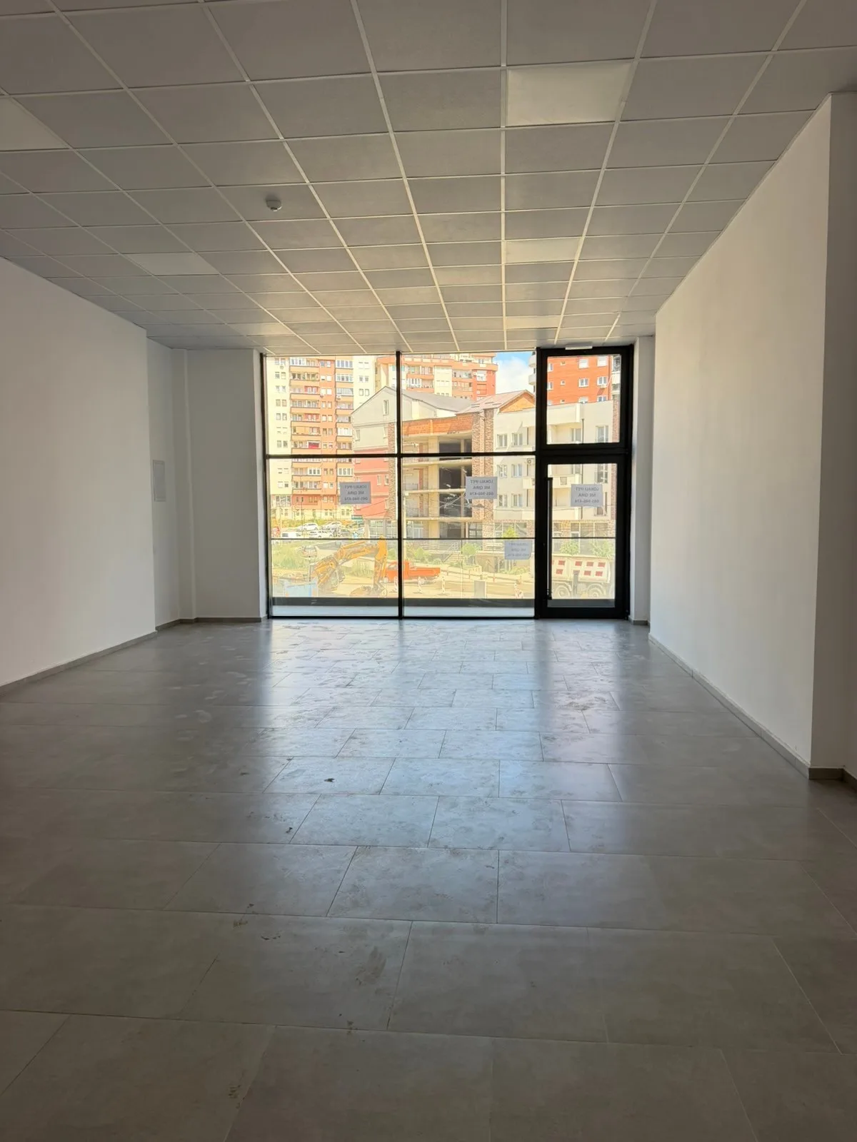 Lokal me qira 70m² në Rrugën A