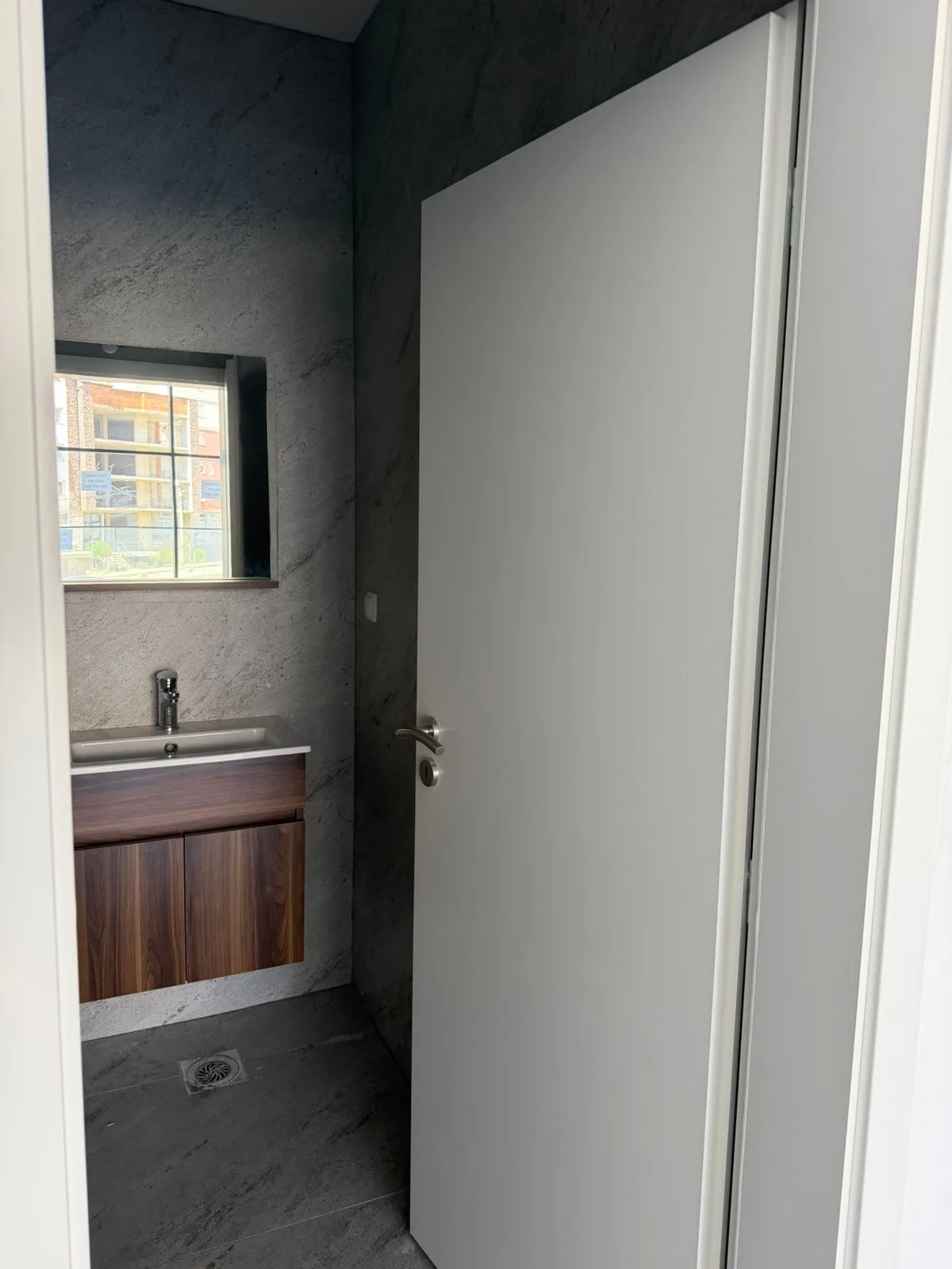 Lokal me qira 70m² në Rrugën A