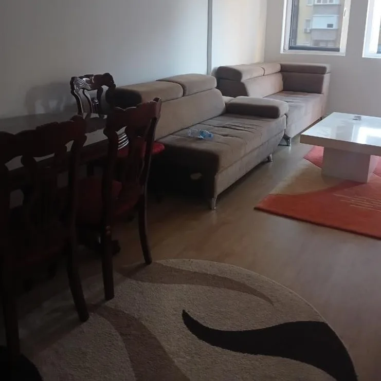Banesë me qira 2+1 në Fushë Kosovë