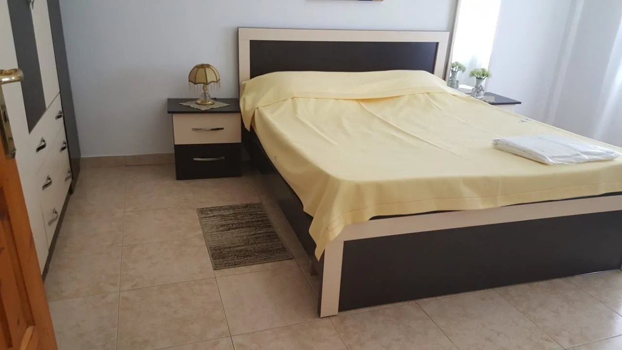 Jepet apartament me qira 2+1 te rruga e durresit,tirane