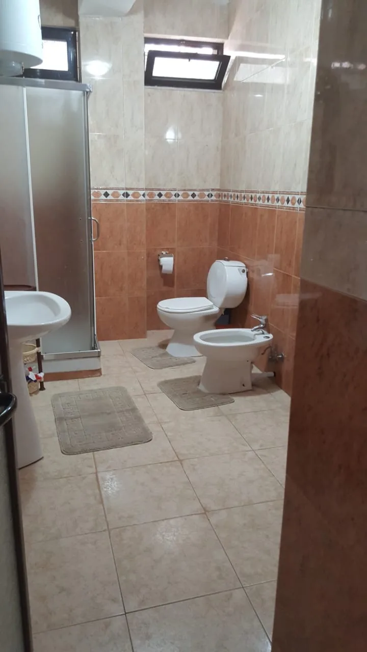 Jepet apartament me qira 2+1 te rruga e durresit,tirane