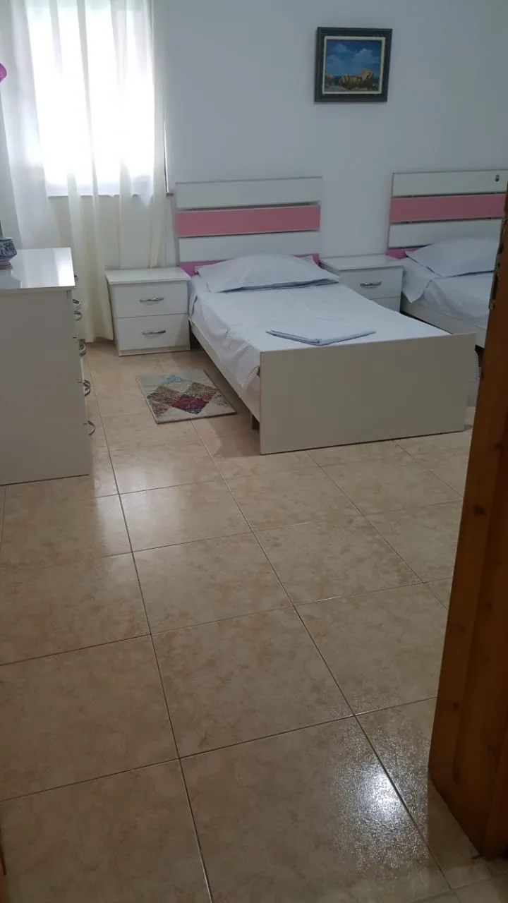 Jepet apartament me qira 2+1 te rruga e durresit,tirane