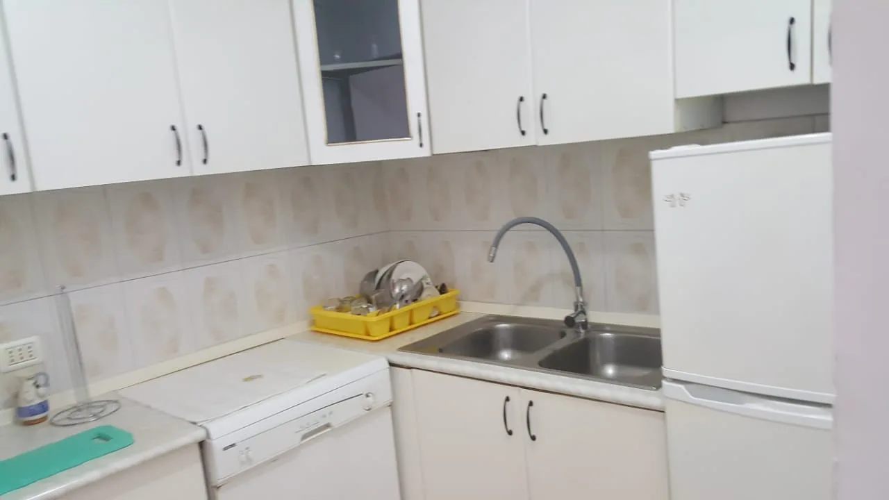 Jepet apartament me qira 2+1 te rruga e durresit,tirane