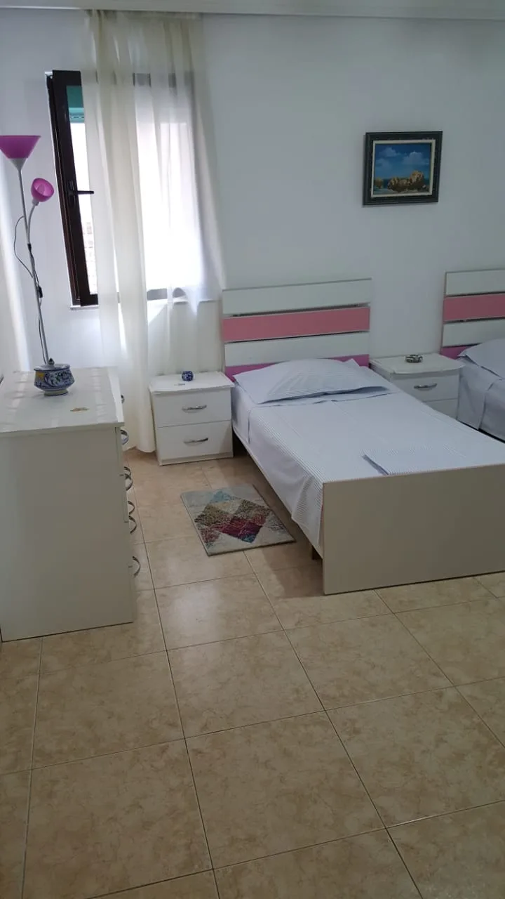 Jepet apartament me qira 2+1 te rruga e durresit,tirane