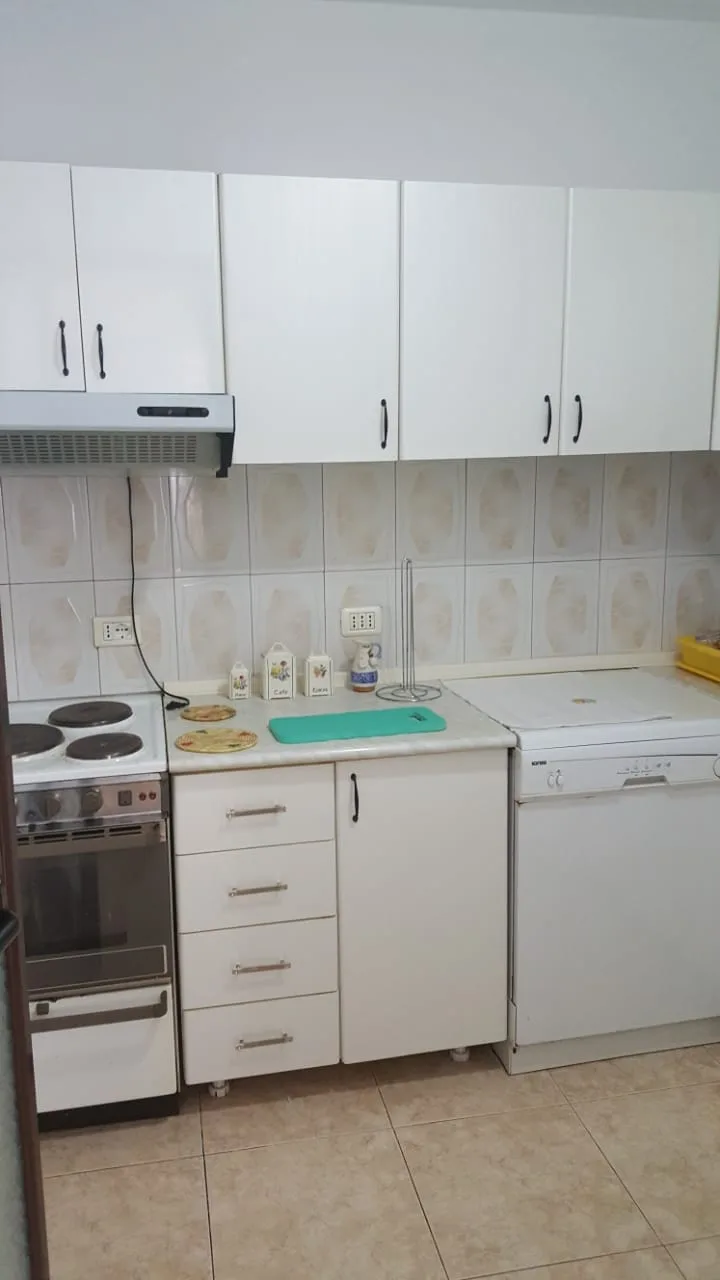 Jepet apartament me qira 2+1 te rruga e durresit,tirane