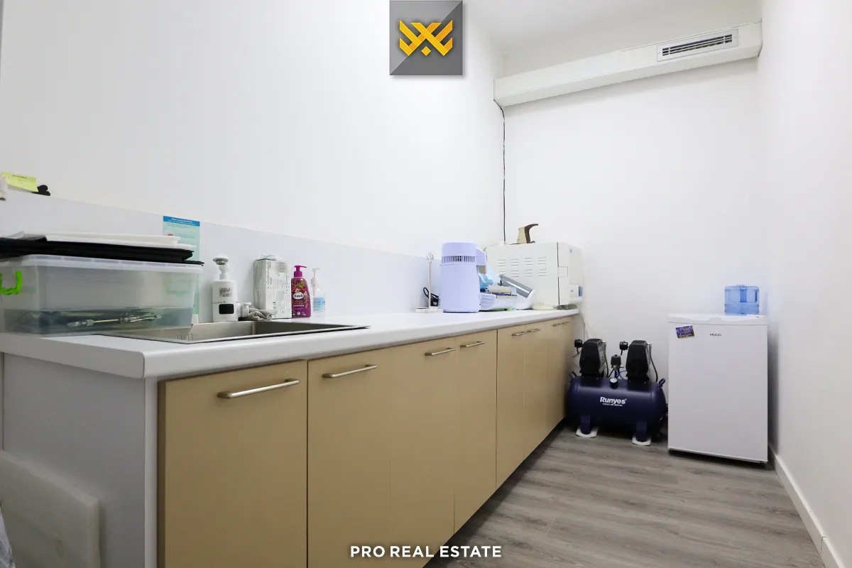 Lokal / Zyrë 150m² me #QIRA në Aktash