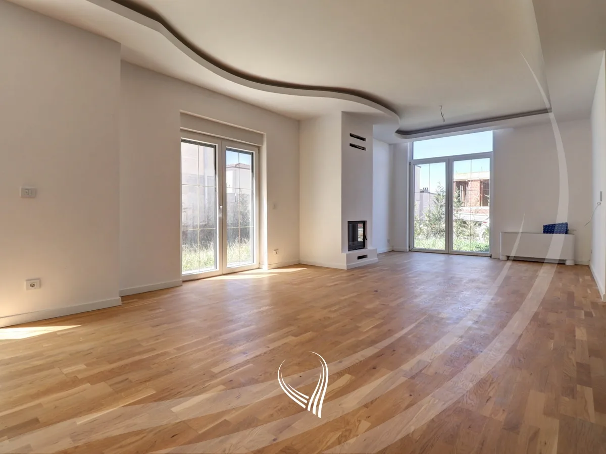 Shtëpi me 299.81m2 në shitje në lagjen Royal Green Residence - Zllatar