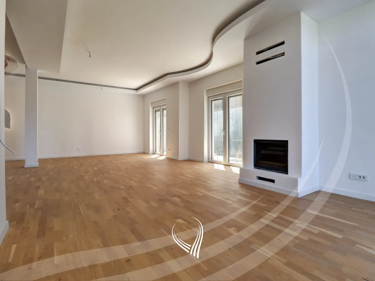 Shtëpi me 299.81m2 në shitje në lagjen Royal Green Residence - Zllatar