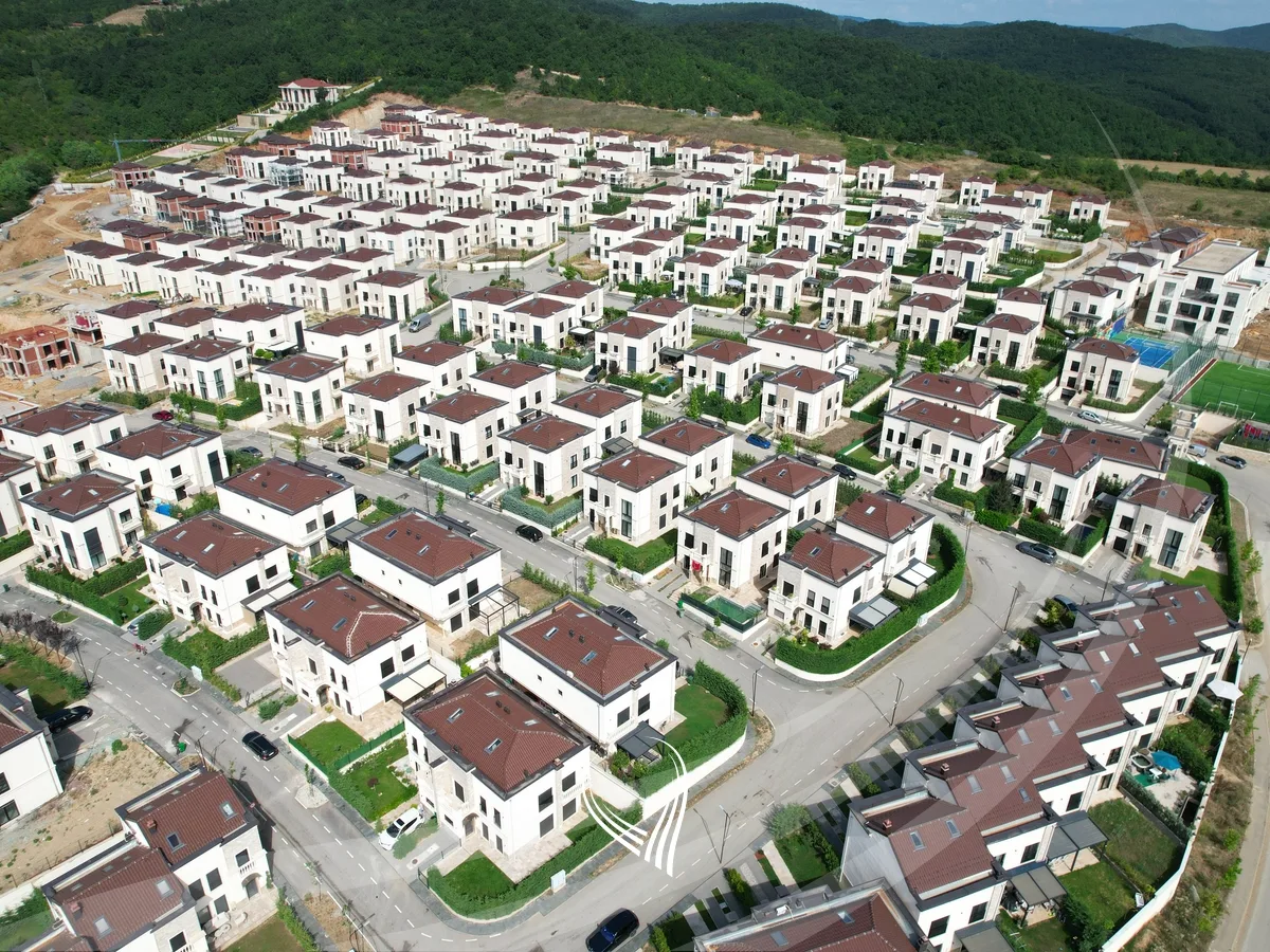 Shtëpi me 299.81m2 në shitje në lagjen Royal Green Residence - Zllatar