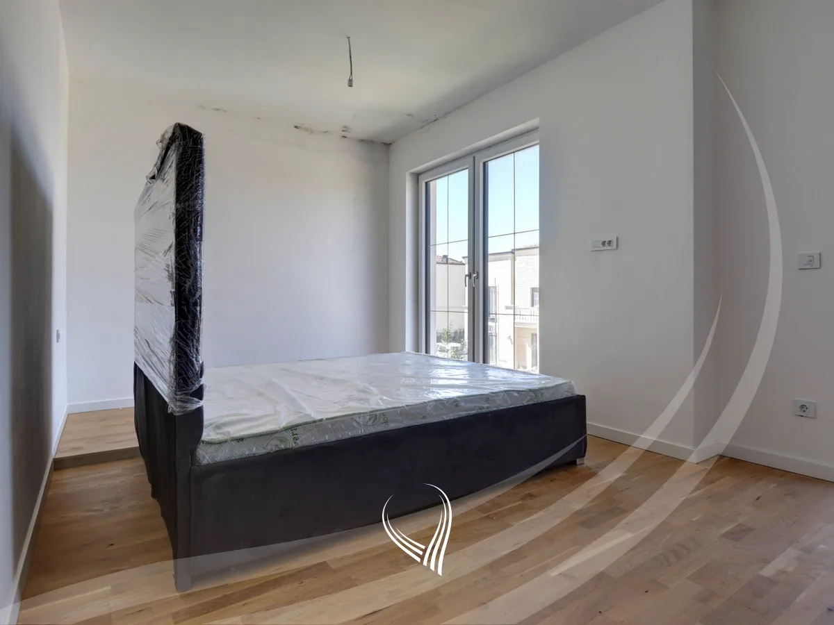 Shtëpi me 299.81m2 në shitje në lagjen Royal Green Residence - Zllatar
