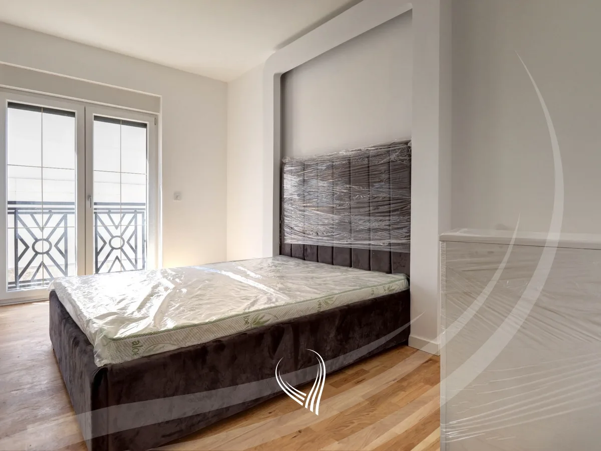 Shtëpi me 299.81m2 në shitje në lagjen Royal Green Residence - Zllatar