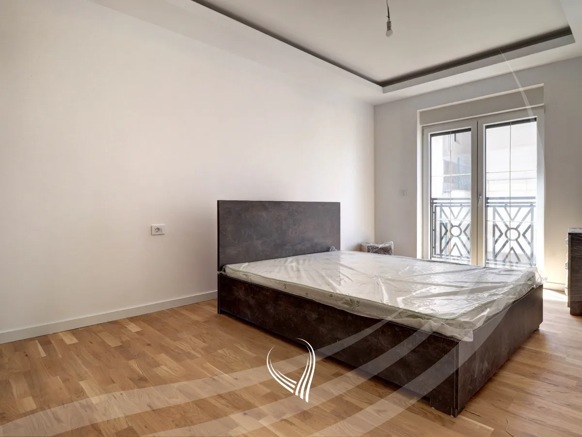 Shtëpi me 299.81m2 në shitje në lagjen Royal Green Residence - Zllatar