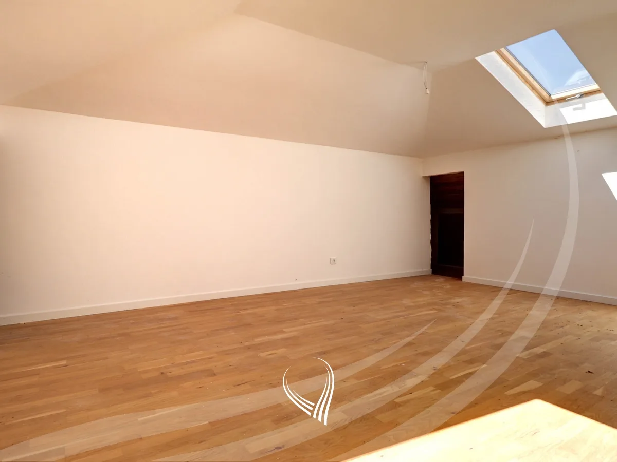 Shtëpi me 299.81m2 në shitje në lagjen Royal Green Residence - Zllatar
