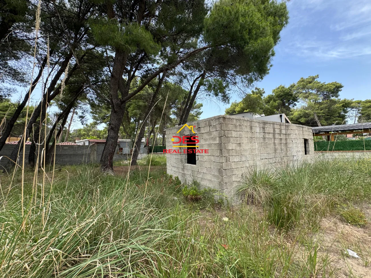 Shitet tokë – truall në plazh të vjetër,vlorë.